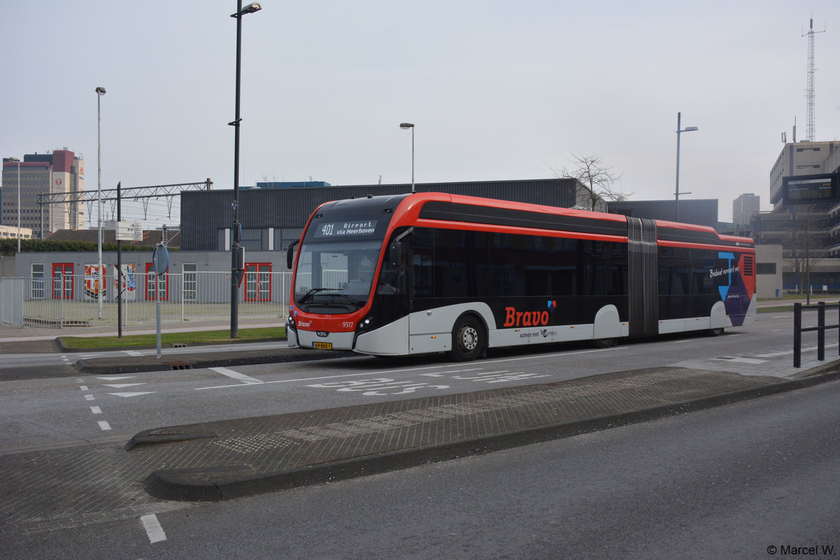 69-BHX-1 fuhr am 09.02.2018 auf der Linie 401 durch Eindhoven. Aufgenommen wurde ein VDL SLFA 181 Electric.