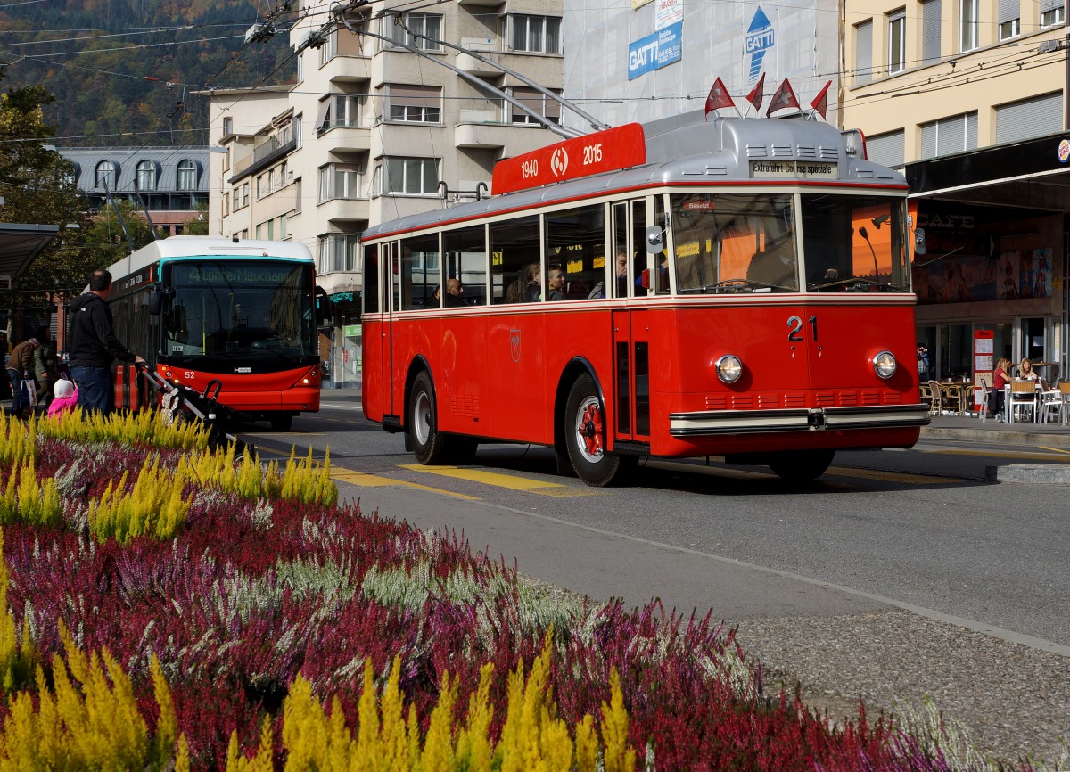 75 Jahre Trolleybus Biel. Oldtimerfahrten mit dem Bus 21 auf einer spezielle Route in Biel am 24. Oktober 2015.
Foto: Walter Ruetsch