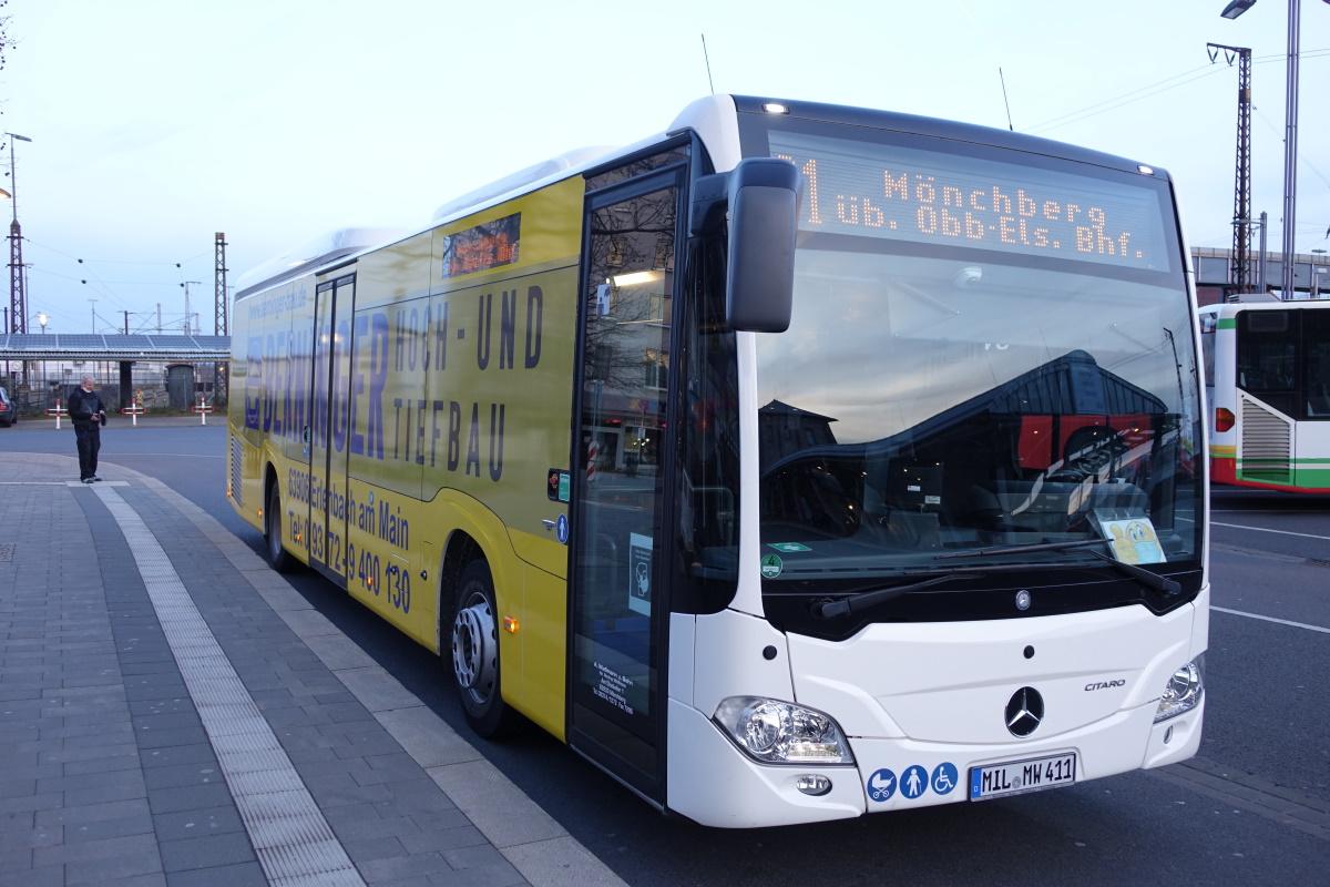 A. Wießmann & Sohn / MIL-MW 411 / Aschaffenburg, Hauptbahnhof/ROB / Mercedes-Benz O 530 LE Ü C2 / Aufnahemdatum: 09.04.2021 / Werbung: Berninger Hoch- und Tiefbau