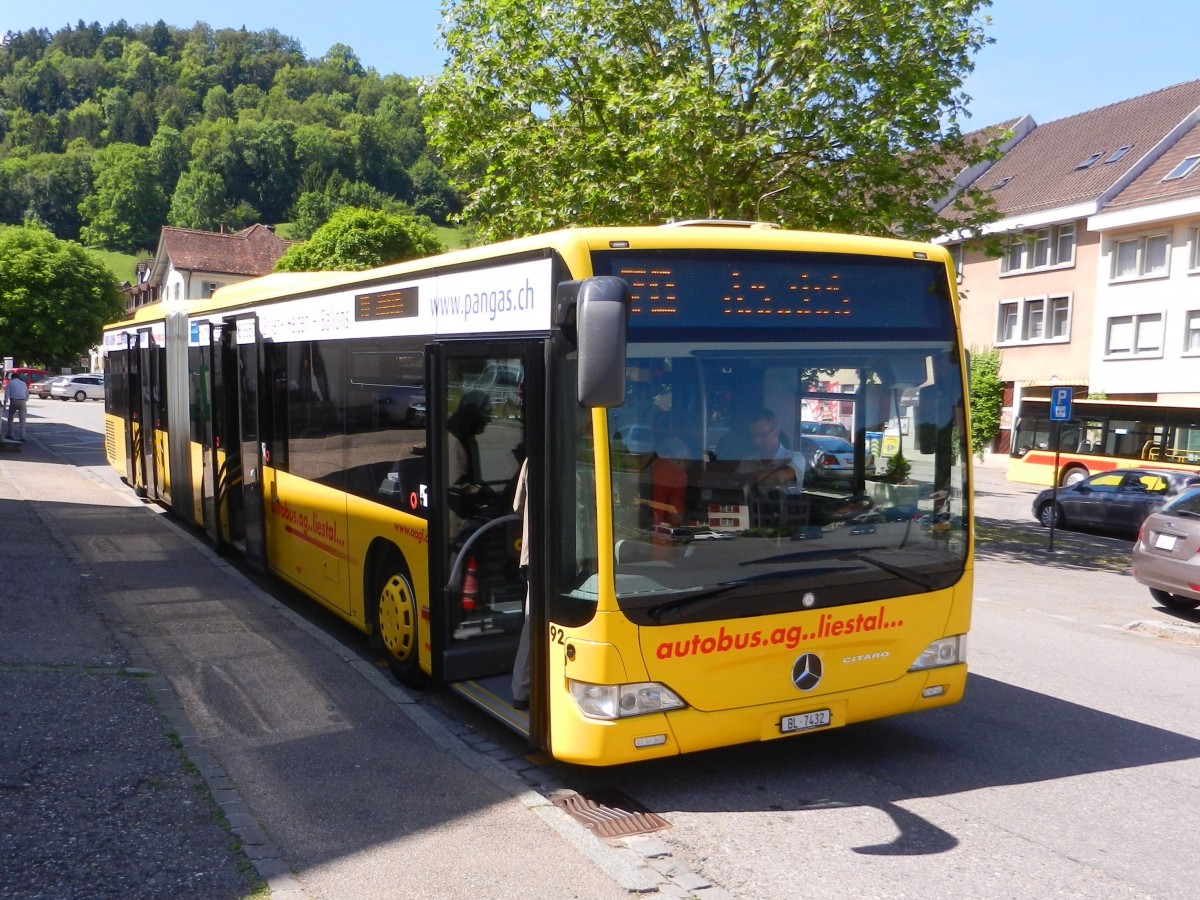 AAGL - Gelenkbus Mercedes Citaro Nr 92 / BL 7432 der Linie 70 an der Haltestelle Reigoldswil Dorfplatz fährt nach Liestal Bahnhof - 27.06.2014