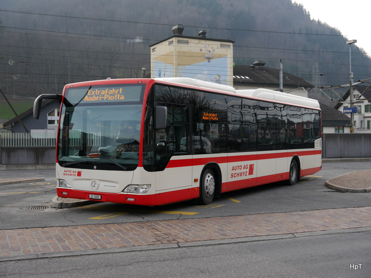 AAGS - Mercedes Citaro  Nr.2  SZ  5002 bei den Haltestellen beim Bahnhof in Schwyz am 27.02.2016