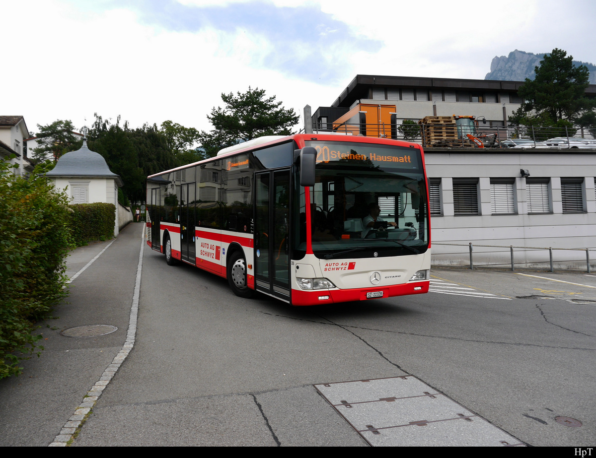 AAGS - Mercedes Citaro Nr.28  SZ 22328 bei zufahrt zu der Ersatzhaltestelle vor dem Feuerwehrdepot in Schwyz am 31.08.2019