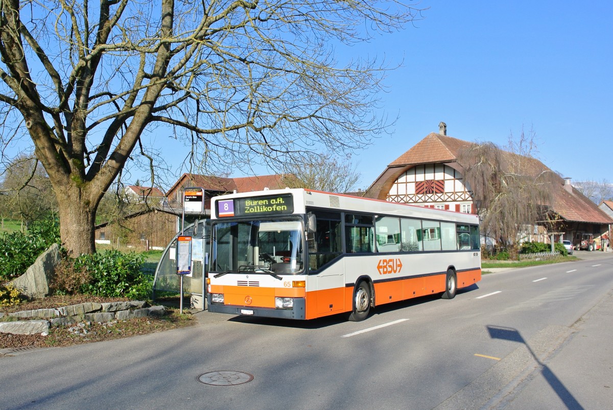Abschiedsfahrt der BSU MB 405: Wagen Nr. 65 bei der Haltestelle Oberwil b. Bren, Dorf, 27.11.2013.

