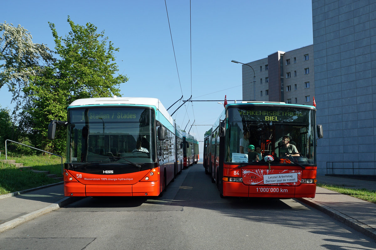 ABSCHIEDSFAHRT NAW SWISSTROLLEY II
Verkehrsbetriebe Biel
Am 6. Mai 2018 verabschiedeten sich die Verkehrsbetriebe Biel von den NAW HESS SWISS TROLLEY die von 1997 - 2018 bei jeder Witterung auf den Buslinien 1 und 4 zuverlässige Dienste leisteten.
Für die Abschiedsfahrt mit den vielen Trolleybus-Fotografen stand der Bus 84 zum letzten Mal im Einsatz.
Ab Frühling 2018 werden auf dem Liniennetz der Verkehrsbetriebe Biel zehn neue Trolleybusse für weniger Lärm und bessere Luft sorgen. Mit dem Swisstrolley 5 der Firma Carrosserie Hess AG hat sich ein Schweizer Produkt in der öffentlichen Ausschreibung durchgesetzt.
Wagen 84 ein letztes Mal unterwegs auf der Linie 1.
Foto: Walter Ruetsch 

