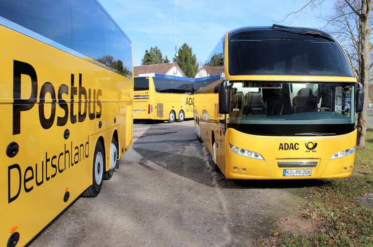 ADAC Postbus Flotte bei dem Tostedter Unternehmen  Becker Tours  - www.Becker-Reisen.de am 31.10.2013.