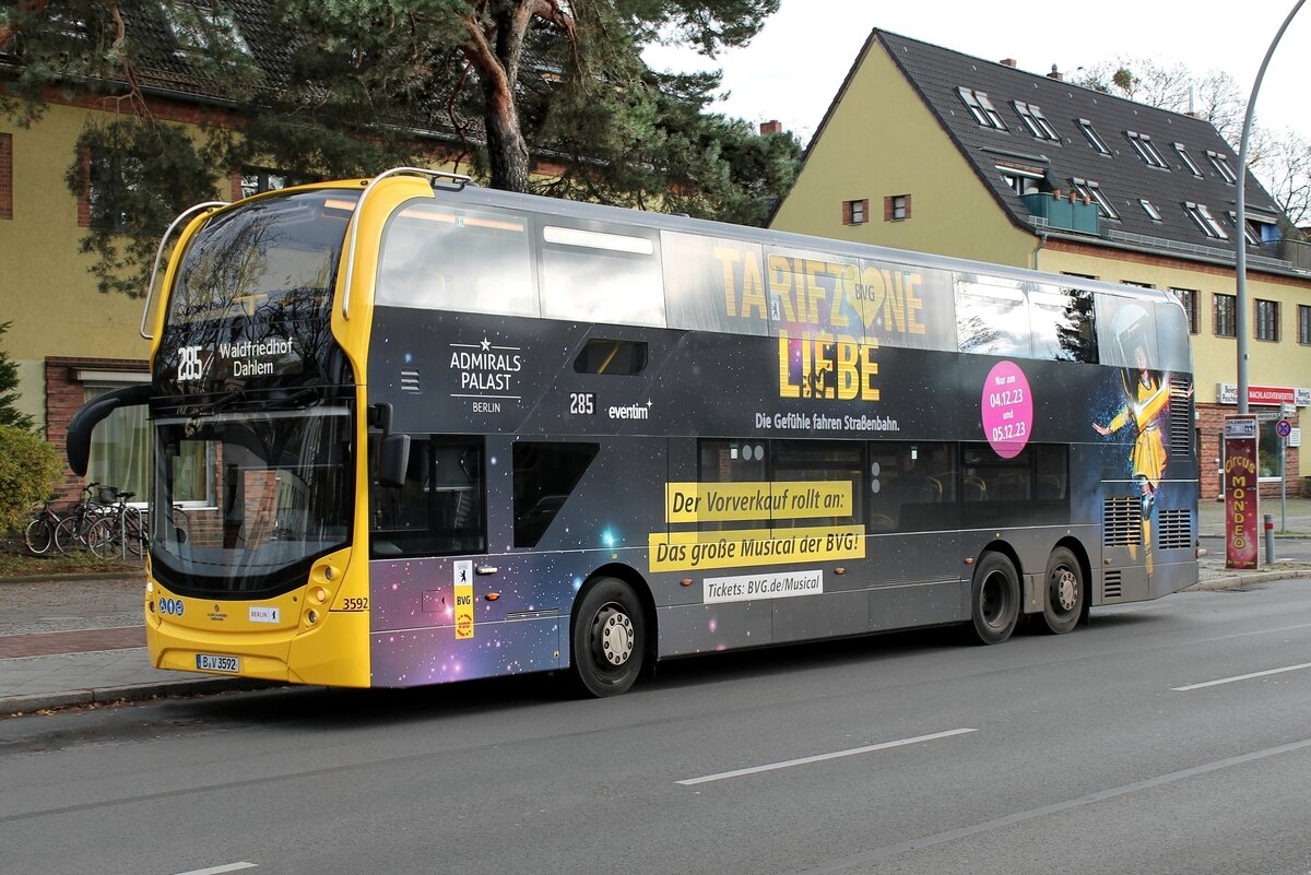 ADL- Alexander Dennis Enviro 500 '3592' (DL21) der BVG Berlin. Unterwegs auf der Linie 285. Berlin-Zehlendorf im November 2023. 