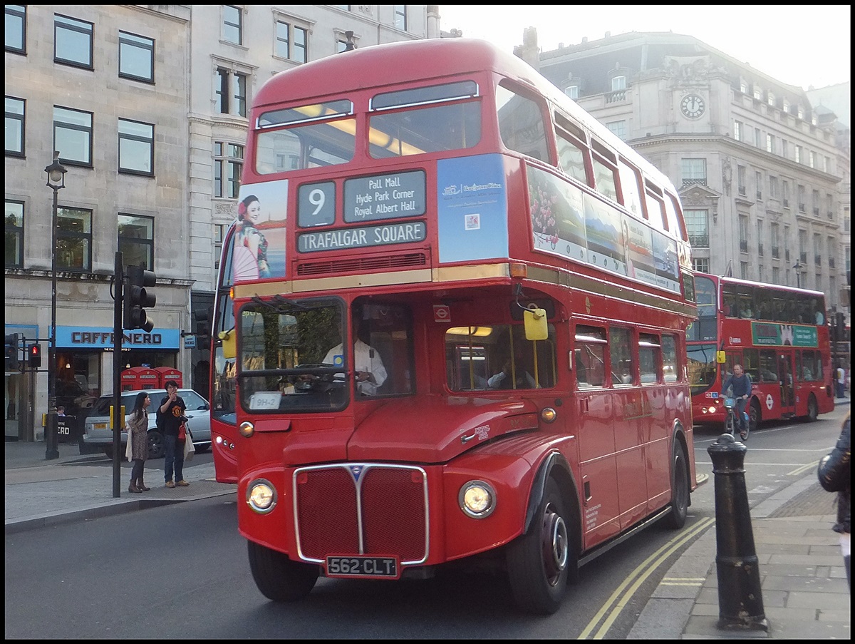 AEC Routenmaster von Tower Transit London in London am 23.09.2013