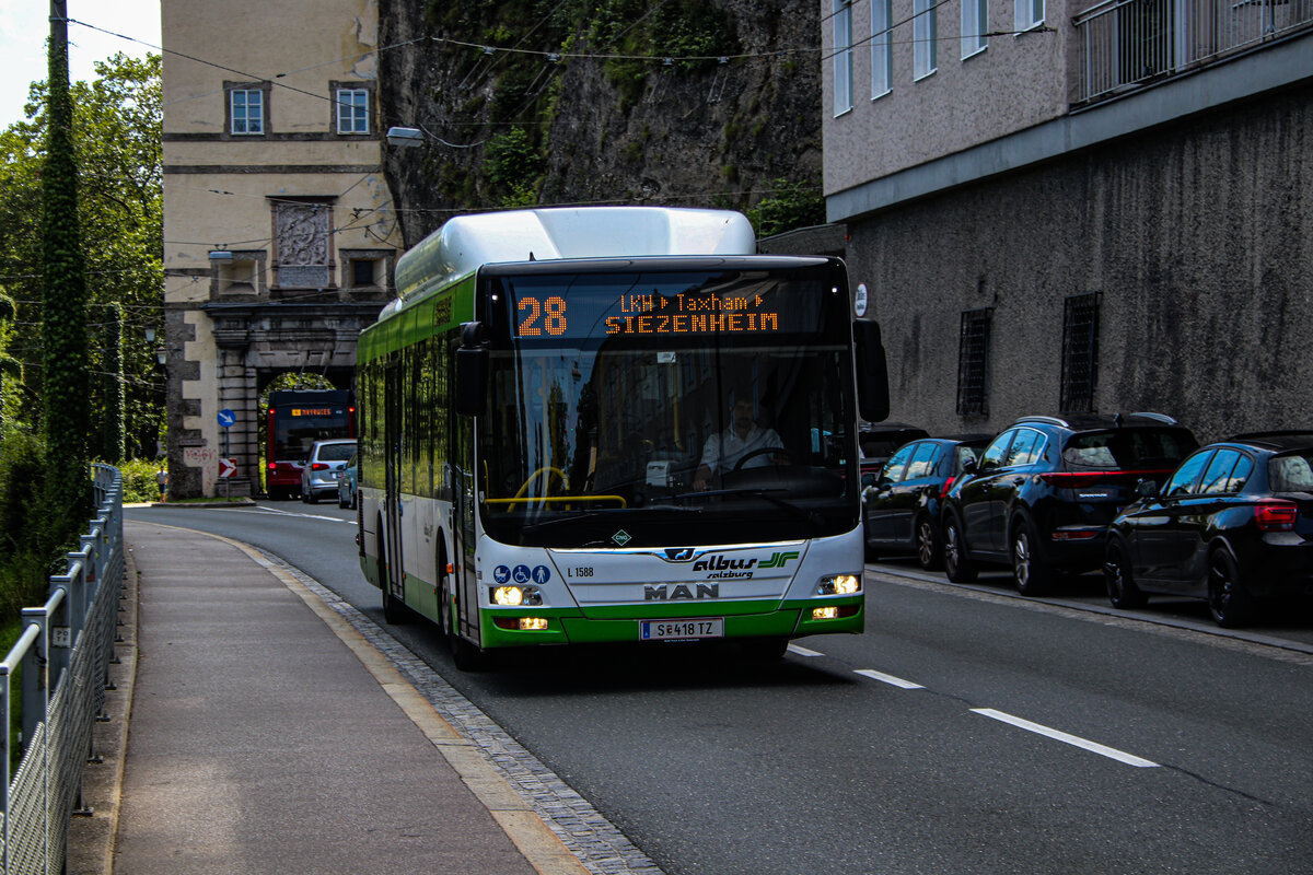 Albus Wagen 1588 auf der Linie 28 nach Siezenheim