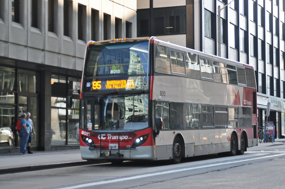 Alexander Denis E 500 Bus mit der Nummer 8015, auf der Linie 95 unterwegs in Ottawa. Die Aufnahme stammt vom 18.07.2017.