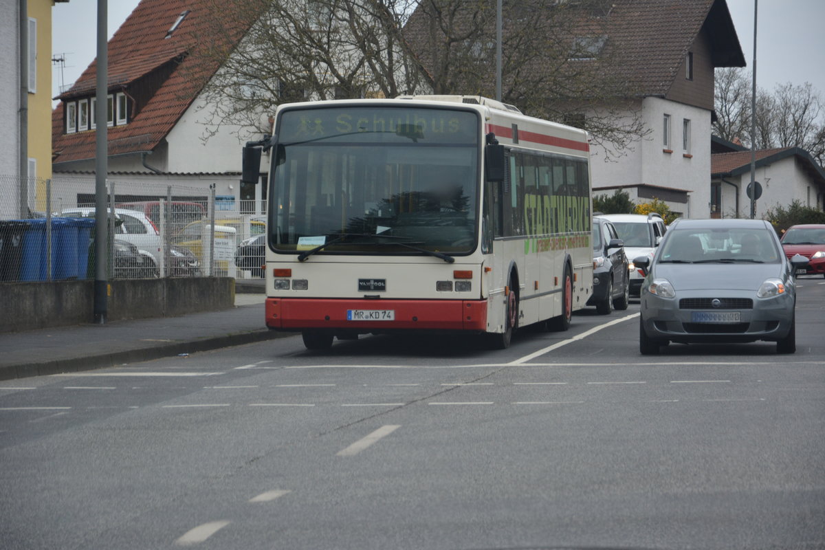 Als Schulbus ist heute am 19.04.2016 dieser VanHool A 320 (MR-KD 74) unterwegs. Aufgenommen in Marburg.
