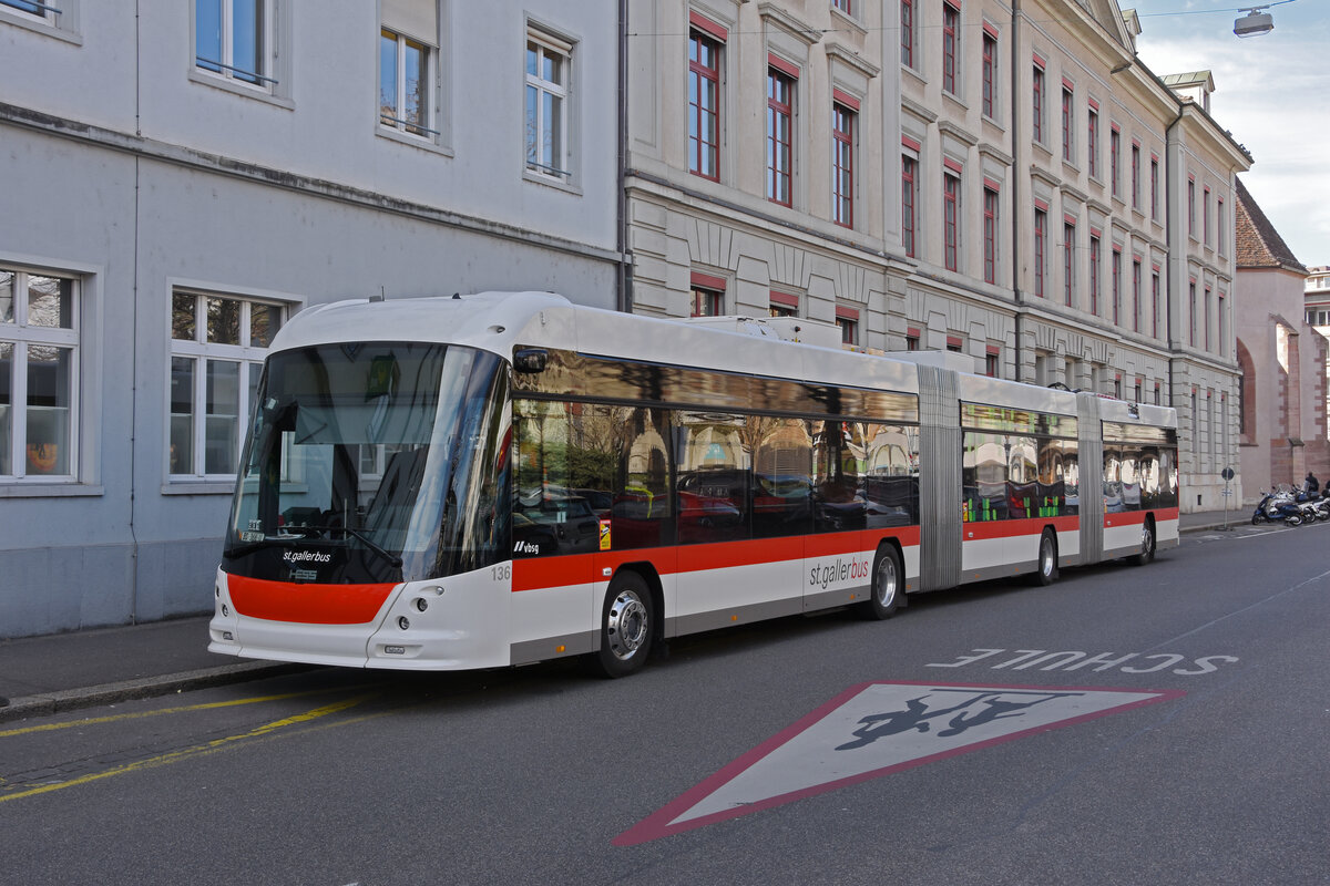 Am 01.03.2022 kann der Hess Trolleybus 163 der St. Galler Verkehrsbetriebe vor dem Verwaltungsgebäude der BVB am Claragraben von der Öffentlichkeit besichtigt werden.