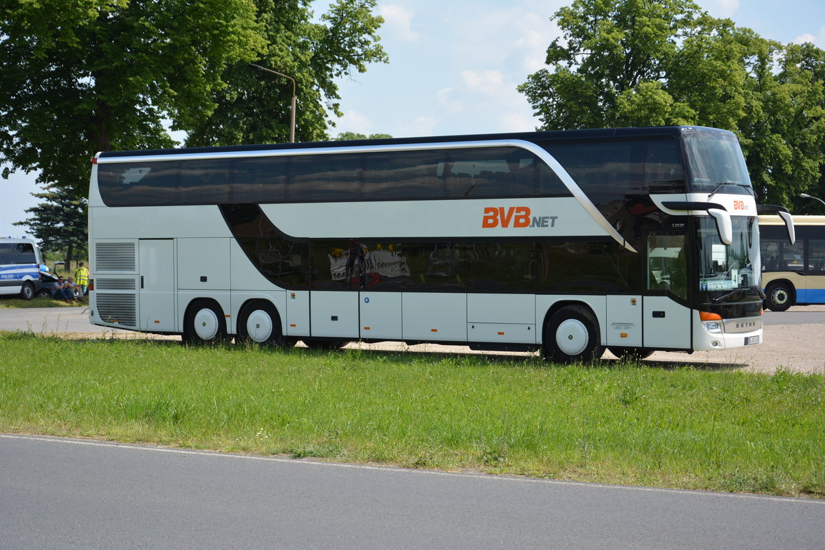 Am 04.06.2016 fährt B-VB 1491 für die ILA 2016 auf der Shuttle Linie  T . Aufgenommen wurde ein Setra S 431 DT der BVB.
