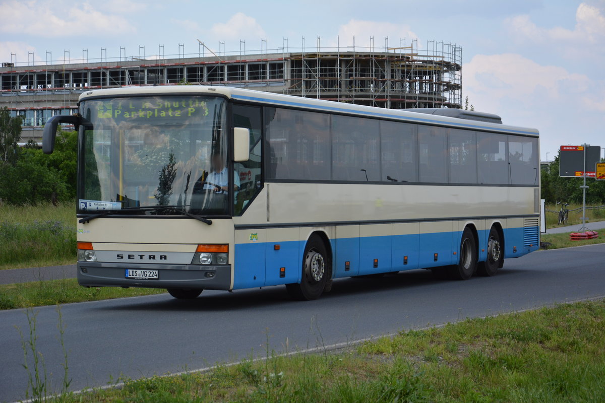 Am 04.06.2016 fährt LDS-VG 224 für die ILA 2016 Shuttle zwischen Parkplatz und ILA-Gelände. Aufgenommen wurde ein Setra S 319 UL der RVS.