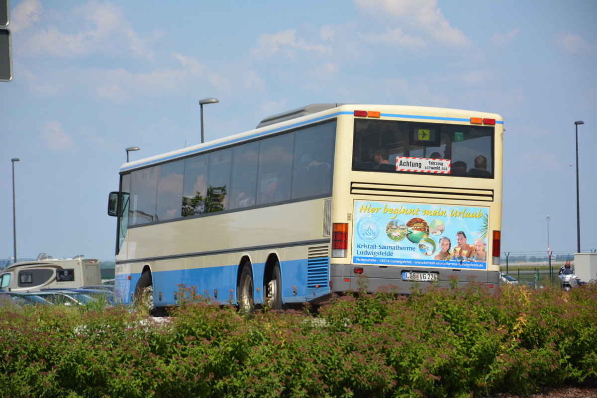 Am 04.06.2016 fährt LDS-VG 224 für die ILA 2016 Shuttle zwischen Parkplatz und ILA-Gelände. Aufgenommen wurde ein Setra S 319 UL der RVS.
