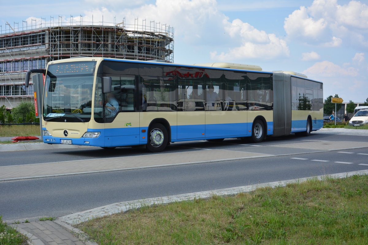 Am 04.06.2016 fährt LDS-VG 249 für die ILA 2016 auf der Shuttle Linie  P3 . Aufgenommen wurde ein Mercedes Benz Citaro G Facelift.