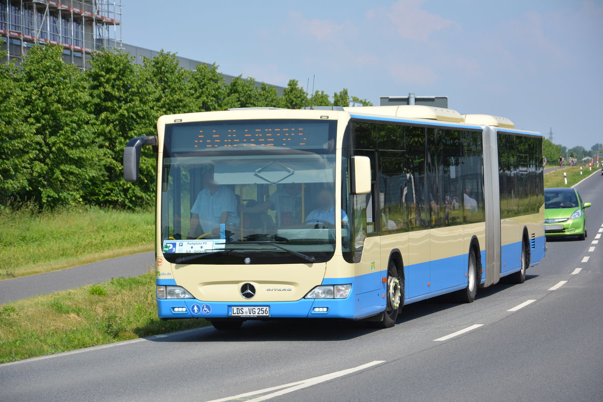 Am 04.06.2016 fährt LDS-VG 256 für die ILA 2016 auf der Shuttle Linie  P3 . Aufgenommen wurde ein Mercedes Benz Citaro G I Facelift.
