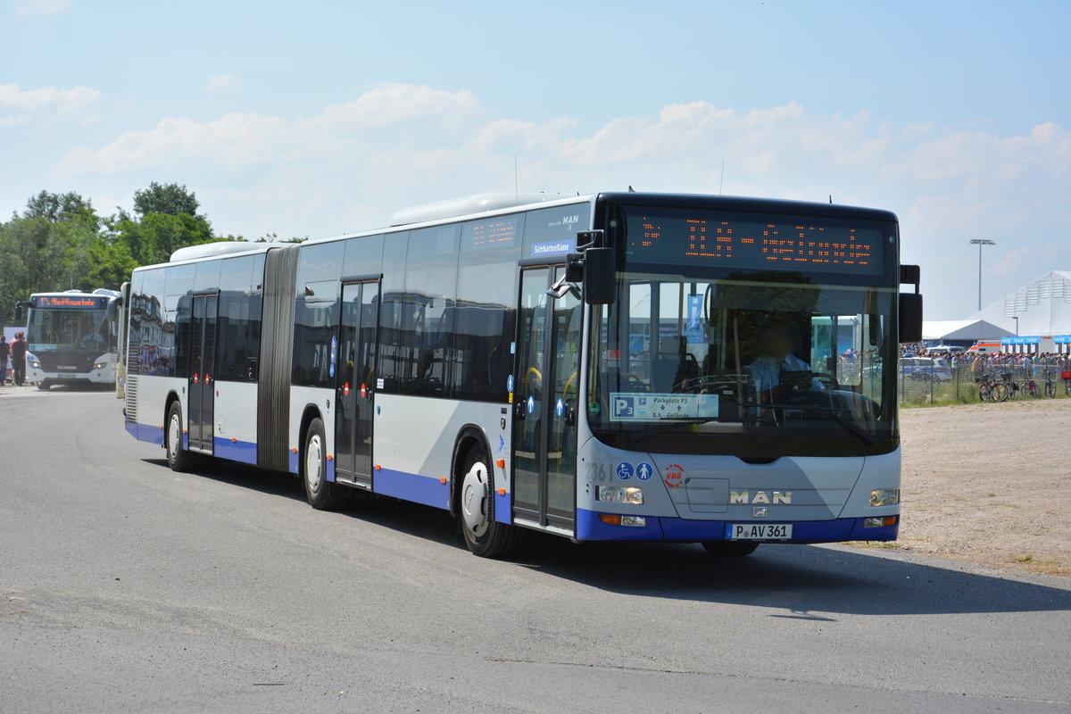 Am 04.06.2016 fährt P-AV 361 für die ILA 2016 Shuttle zwischen Parkplatz und ILA-Gelände. Aufgenommen wurde ein MAN Lion's City G der BVSG, Betriebshof Werder (Havel).
