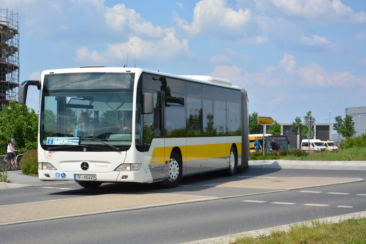 Am 04.06.2016 fährt TF-VG 229 auf der ILA-Shuttle Linie S zwischen dem ILA-Gelände und Bahnhof Schönefeld. Aufgenommen wurde ein Mercedes Benz Citaro I Facelift Ü der VTF.