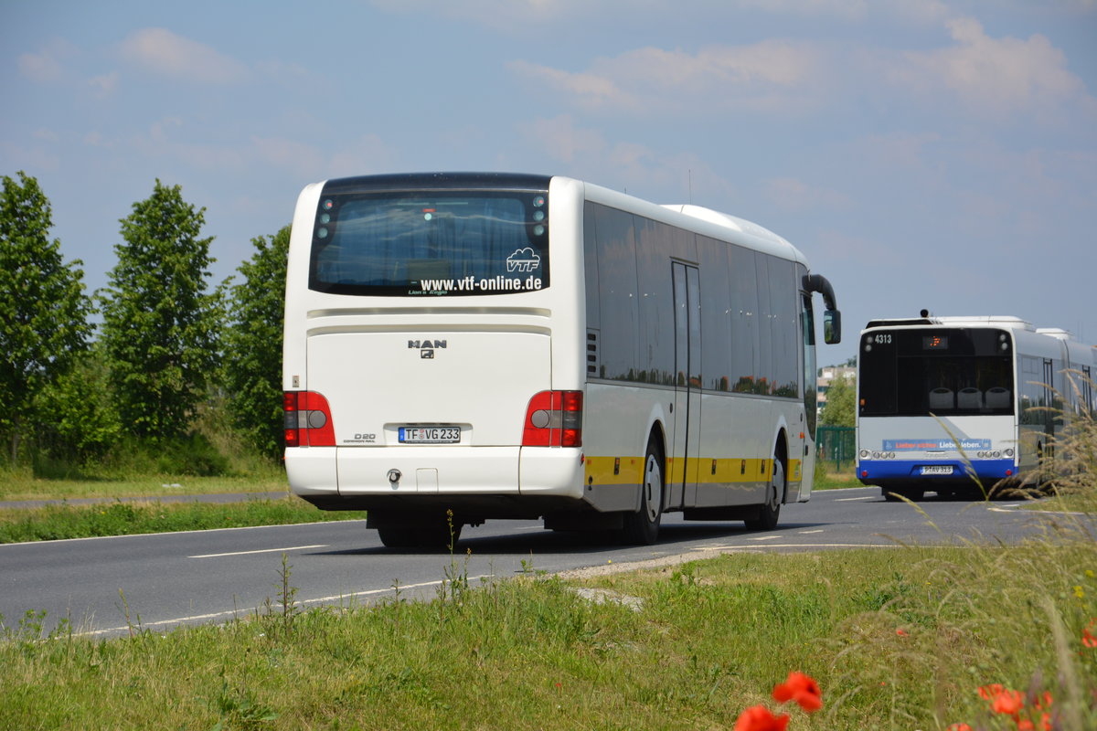 Am 04.06.2016 fährt TF-VG 233 für die ILA 2016 auf der Shuttle Linie  S . Aufgenommen wurde ein MAN Lion's Regio der VTF.
