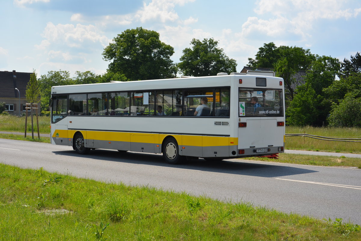 Am 04.06.2016 fährt TF-VG 63 für die ILA 2016 auf der Shuttle Linie  S . Aufgenommen wurde ein Mercedes Benz O405 der VTF.