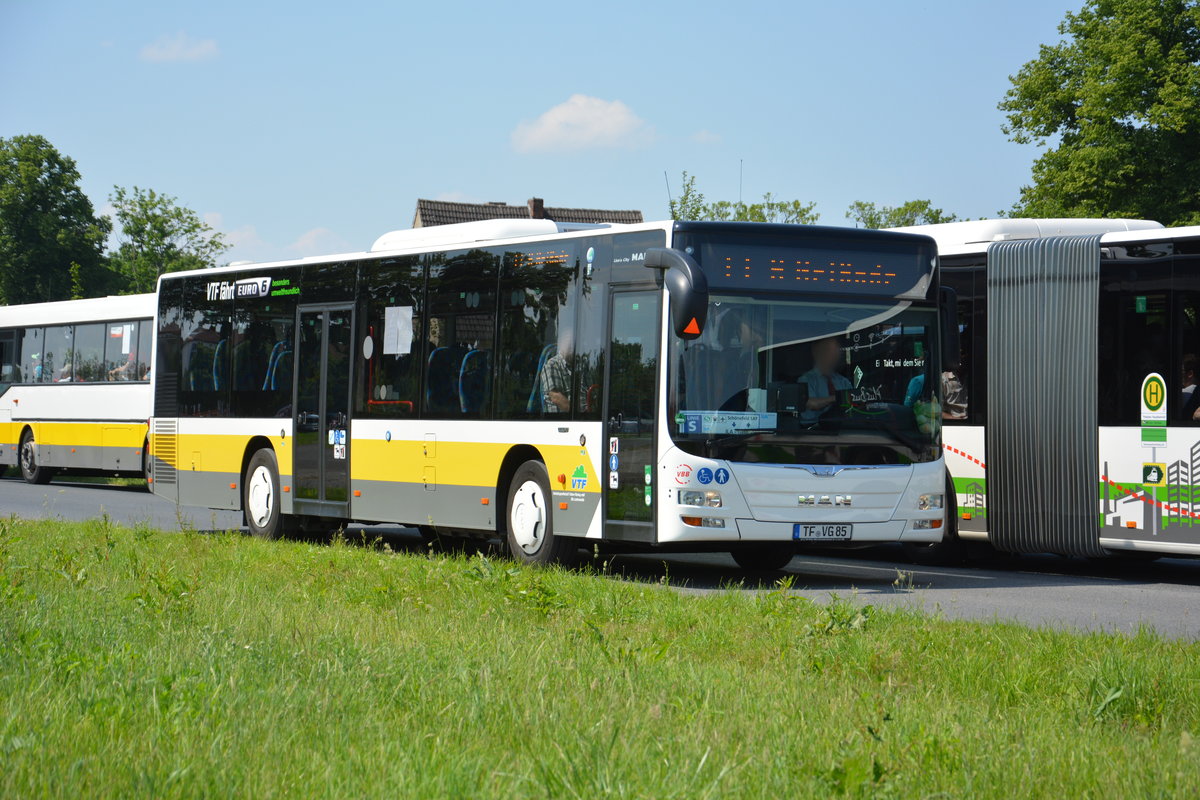 Am 04.06.2016 fährt TF-VG 85 für die ILA 2016 auf der Shuttle Linie  S . Aufgenommen wurde ein MAN Lion's City Ü der VTF.
