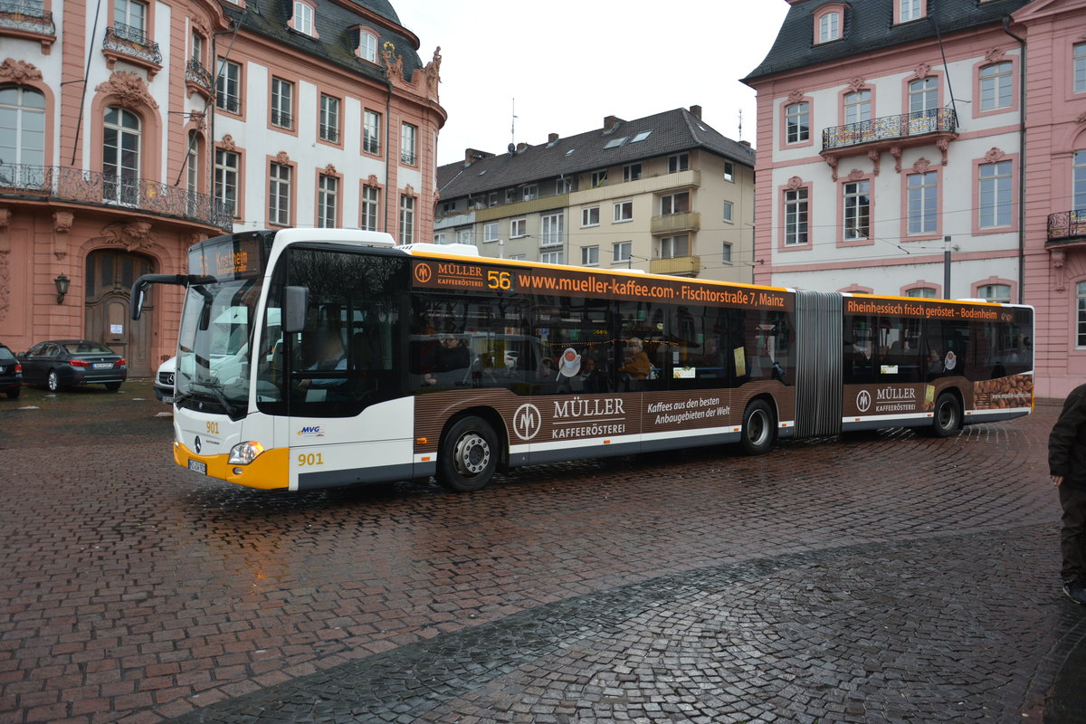 Am 04.12.2015 fährt MZ-SW 901 auf der Linie 56 durch die Innenstadt von Mainz. Aufgenommen wurde ein Mercedes Benz Citaro G der 2. Generation.
