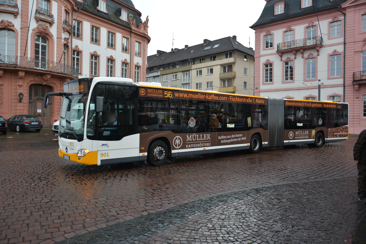 Am 04.12.2015 fährt MZ-SW 901 auf der Linie 56 durch die Innenstadt von Mainz. Aufgenommen wurde ein Mercedes Benz Citaro G der 2. Generation.
