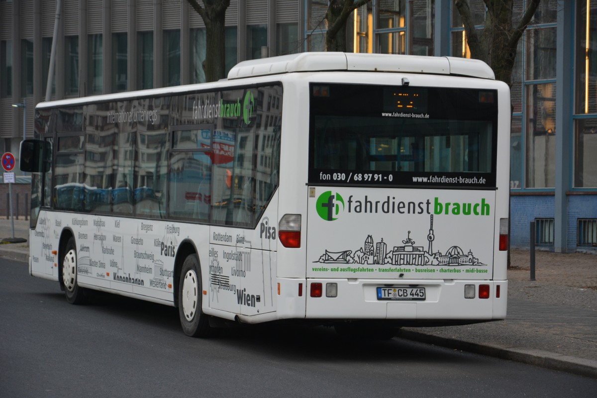 Am 07.02.2015 fährt TF-CB 445 (Mercedes Benz Citaro) für die S-Bahn Berlin SEV zwischen Berlin Friedrichstraße und Berlin Yorckstraße.

