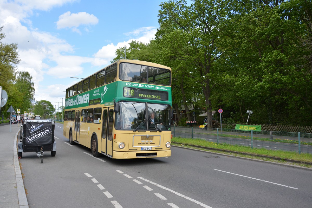 Am 07.05.2015 fährt B-U 3413 (MAN SD 200 SD 85) auf der Linie 218. Aufgenommen am ZOB in Berlin.
