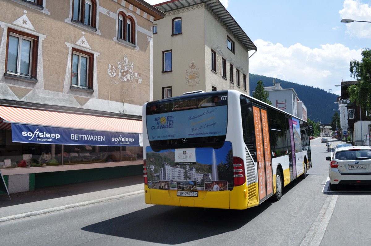 Am 07.07.2015 fährt GR-25705 auf der Linie 3 durch Davos / Schweiz. Aufgenommen wurde ein Mercedes Benz Citaro Facelift.
