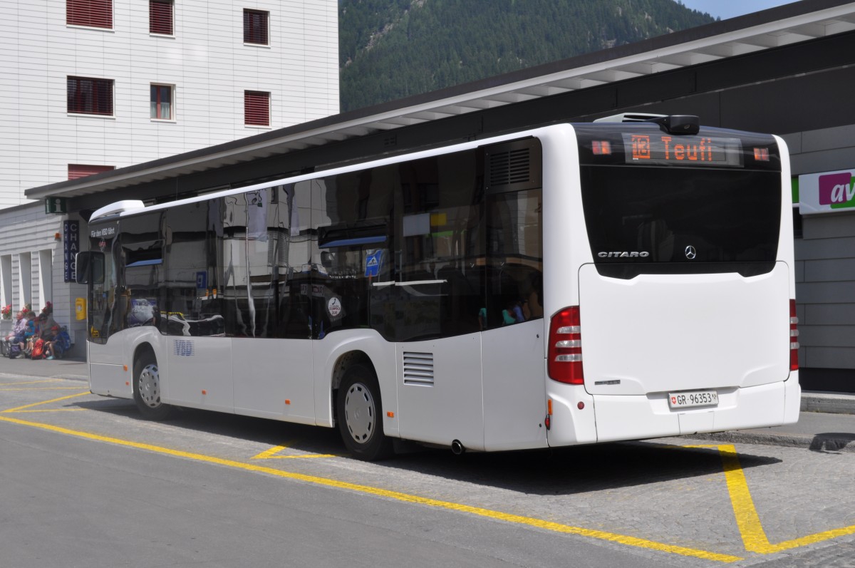 Am 07.07.2015 fährt GR-96353 auf der Linie 13 durch Davos / Schweiz. Aufgenommen wurde ein Mercedes Benz Citaro der 2. Generation.
