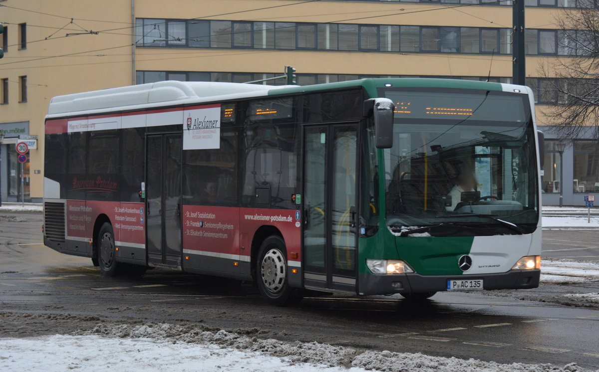 Am 08.01.2017 fährt P-AC 135 auf der Linie 692 zum Klinikum. Aufgenommen wurde ein Mercedes Benz O530 C I LE Facelift am Platz der Einheit in Potsdam.