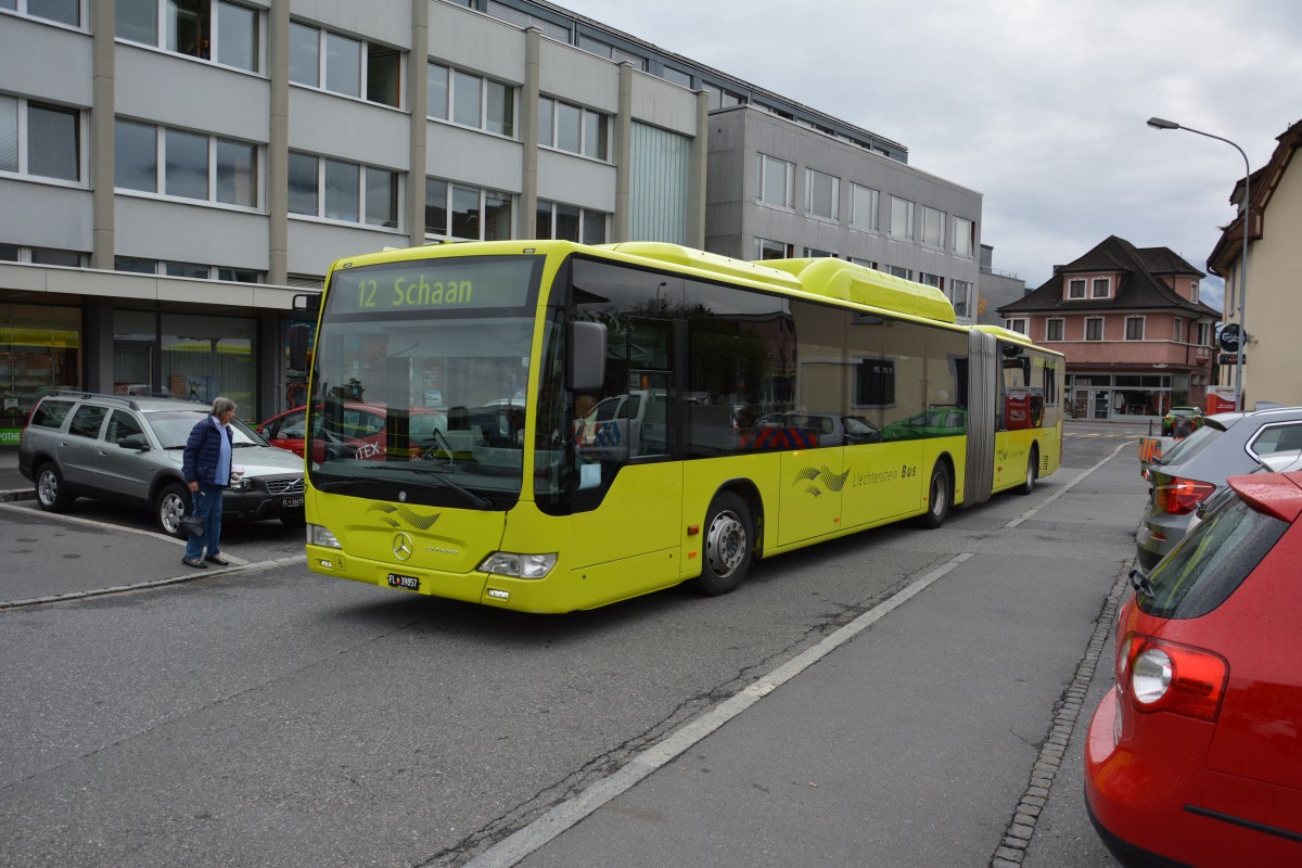 Am 08.10.2015 fährt FL-39857 (Mercedes Benz Citaro Facelift CNG) auf der Linie 12. Aufgenommen am Busbahnhof Schaan, Liechtenstein.
