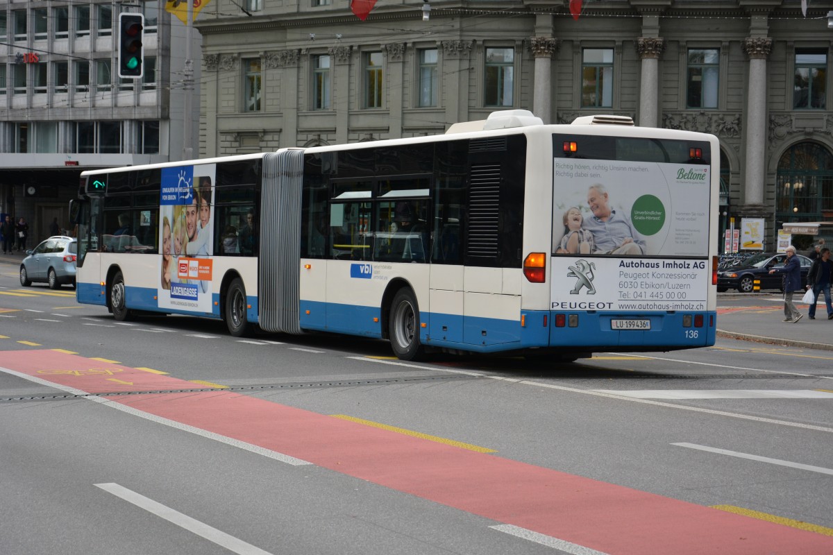 Am 08.10.2015 fährt LU-199436 auf der Linie 23 durch Luzern. Aufgenommen wurde ein Mercedes Benz Citaro / Bahnhof Luzern.
