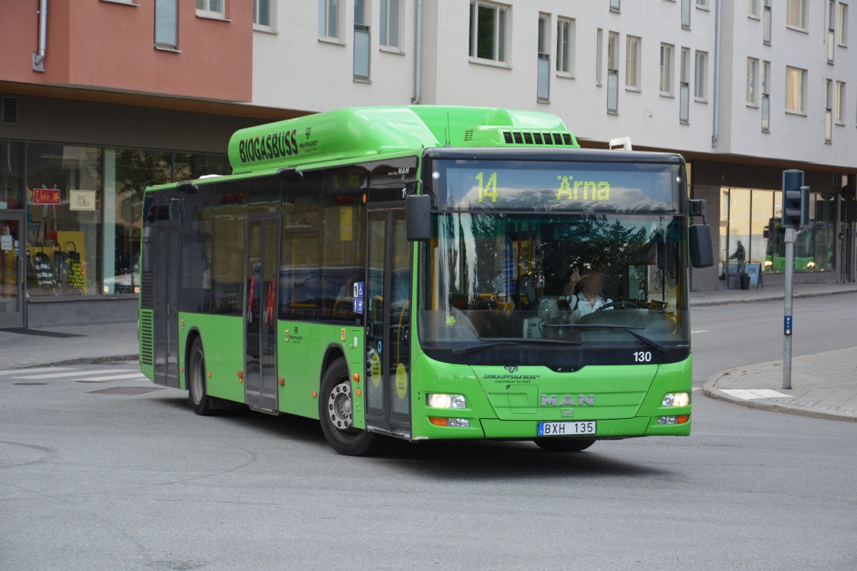 Am 10.09.2014 fährt BXH 135 auf der Linie 14 nach Ärna.