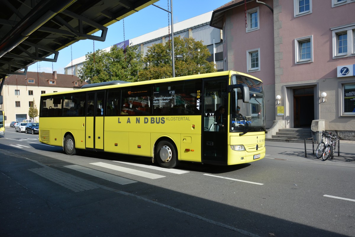 Am 10.10.2015 fährt BZ-AXL 8 auf der Linie 90. Aufgenommen wurde ein Mercedes Benz Integro / Landbus Klostertal / Bludenz Bahnhof.
