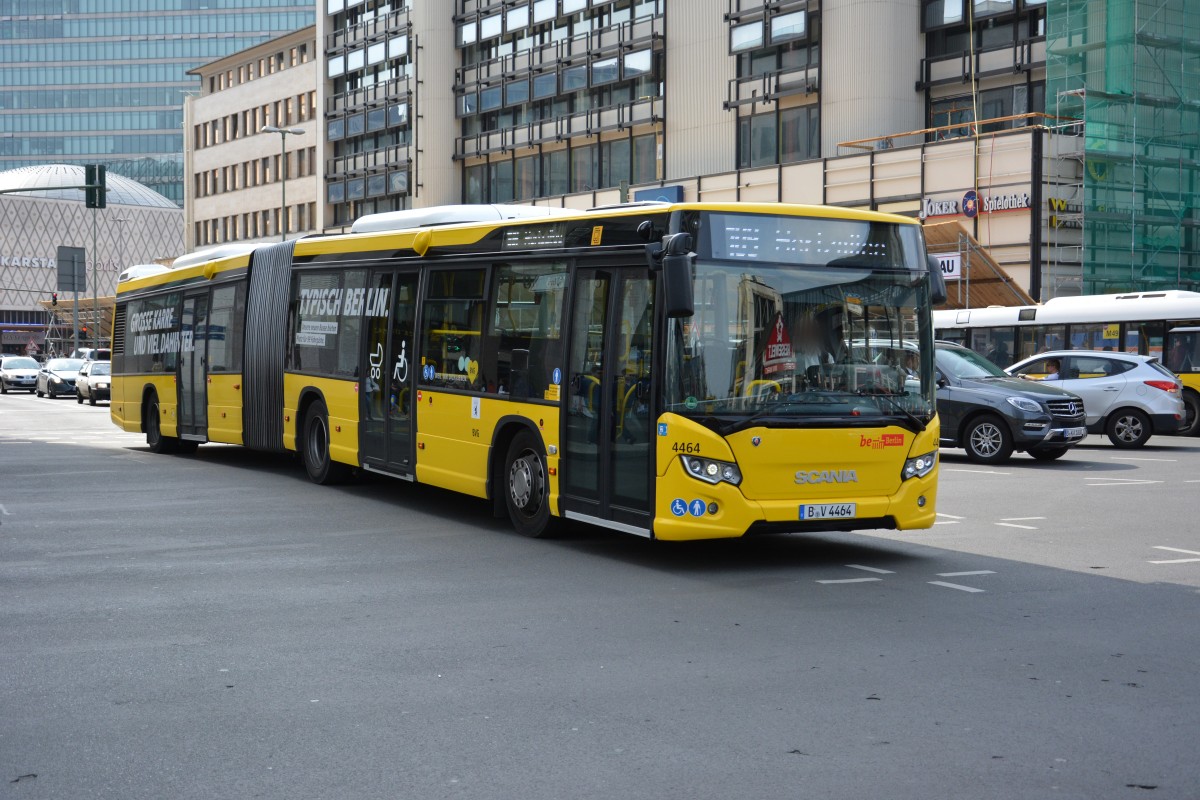 Am 11.04.2015 fährt B-V 4464 auf der Linie 109. Aufgenommen wurde ein Scania Citywide / Berlin Zoologischer Garten.
