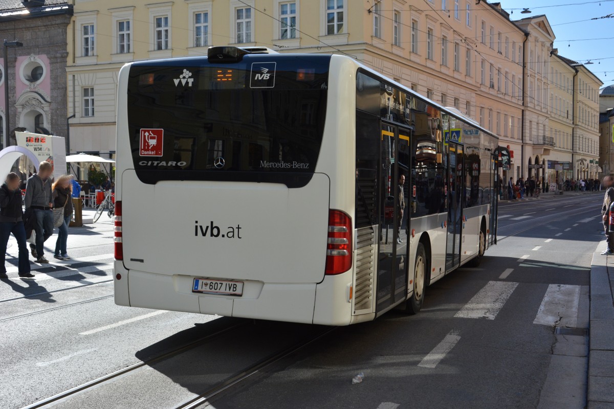 Am 12.10.2015 fährt I-607IVB auf der Linie M. Aufgenommen wurde ein Mercedes Benz Citaro Facelift / Innenstadt Innsbruck.
