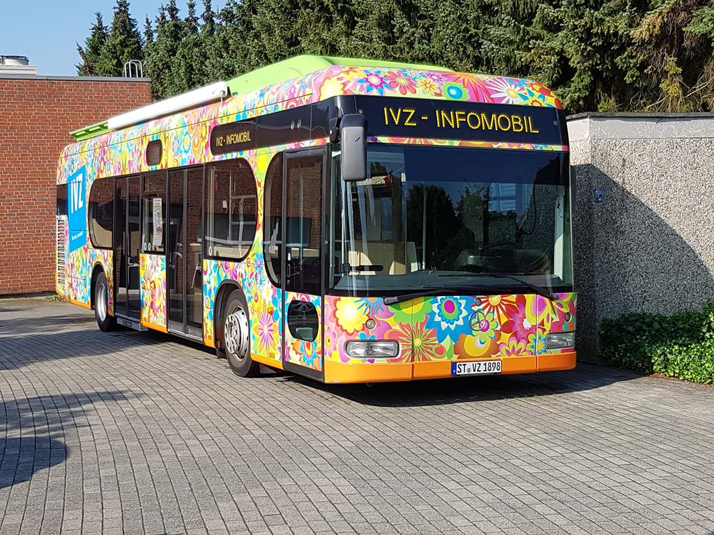 Am 12.7.2018 stand das IVZ Infomobil, ein Mercedes Benz Bus, auf dem Hof des gleichnamigen Druck und Verlagshauses in Ibbenbüren.