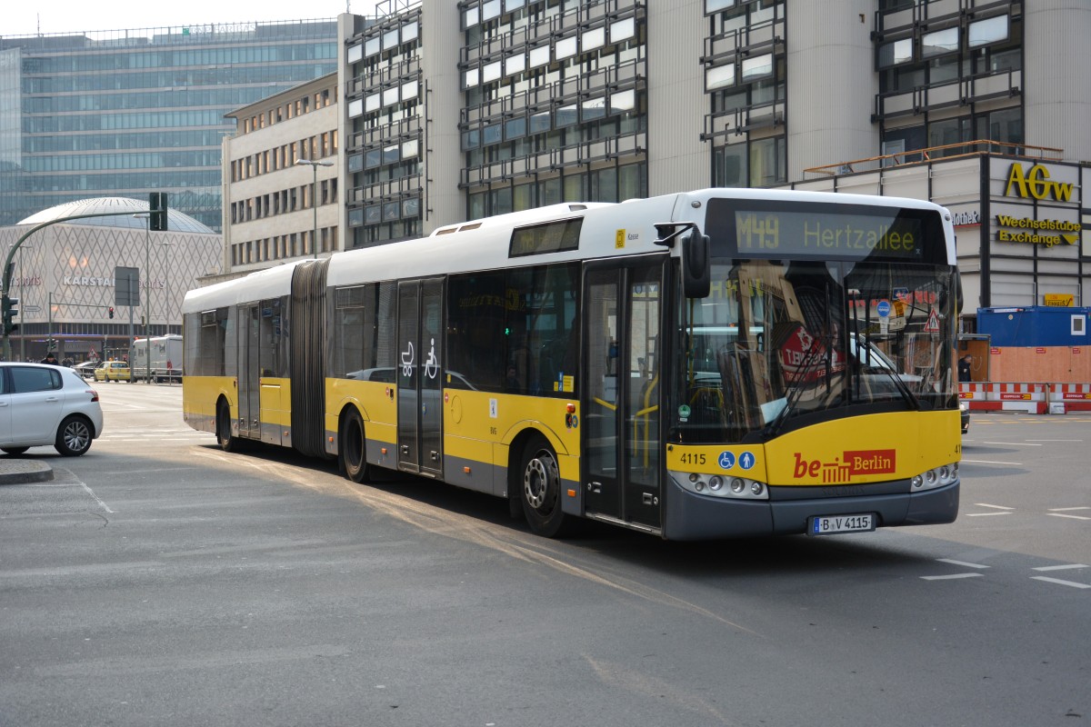 Am 13.03.2015 fährt B-V 4115 (Solaris Urbino 18) auf der Linie M49 zur Hertzallee. Aufgenommen am Hardenbergplatz in Berlin.
