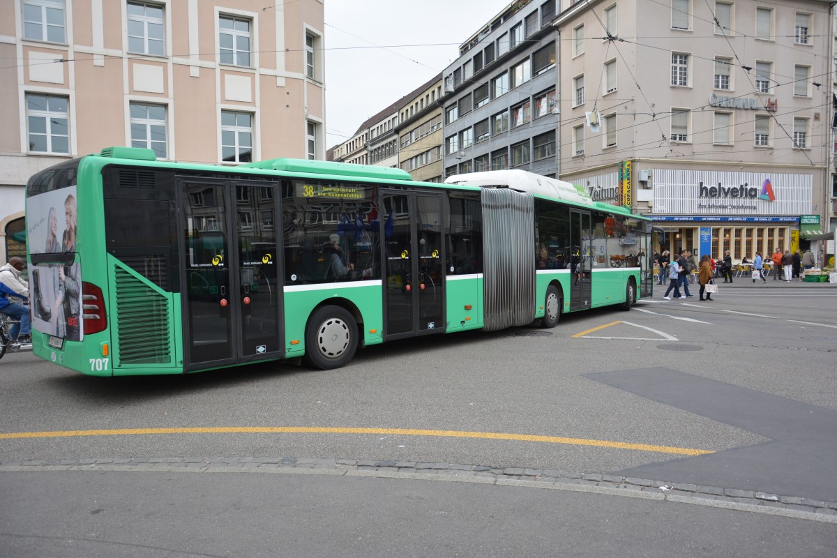 Am 13.10.2015 fährt BS-6666 auf der Linie 38. Aufgenommen wurde ein Mercedes Benz Citaro G CNG / Basel Claraplatz.
