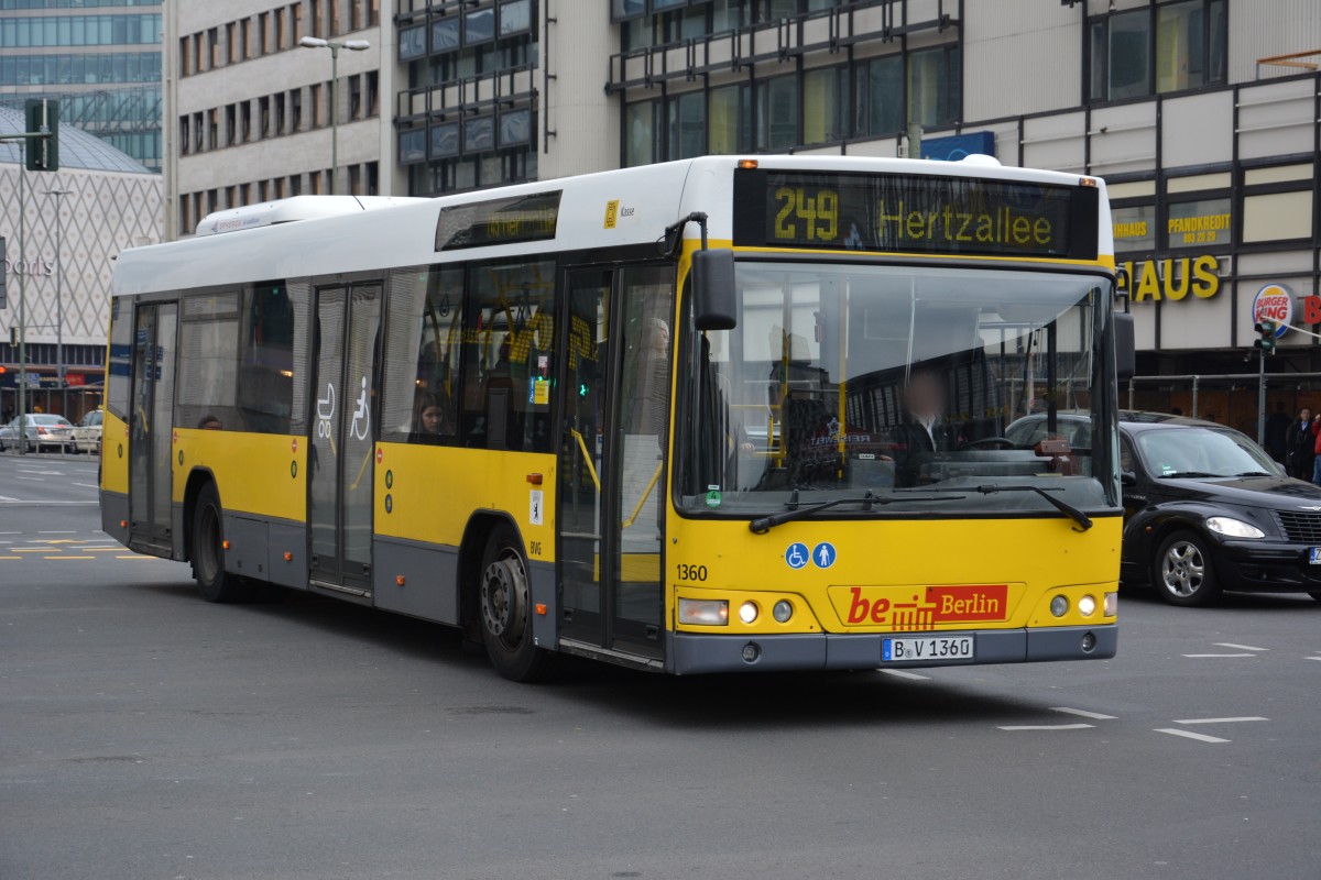 Am 14.03.2015 fährt B-V 1360 auf der Linie 249. Aufgenommen wurde ein Volvo 7000 / Berlin Zoologischer Garten.
