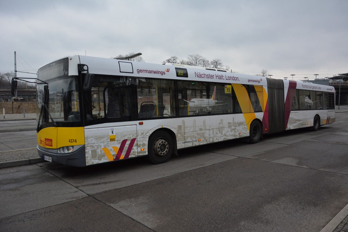 Am 14.03.2015 steht dieser Solaris Urbino 18 der BVG (B-V 4374) an der Hertzallee in Berlin.

