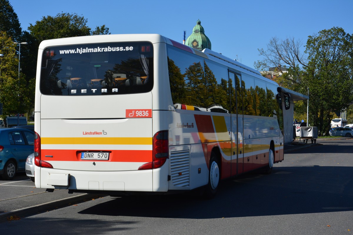 Am 15.09.2014 seht dieser Setra 416 GT mit dem Kennzeichen DNR 570 am Bahnhof Jönköping.