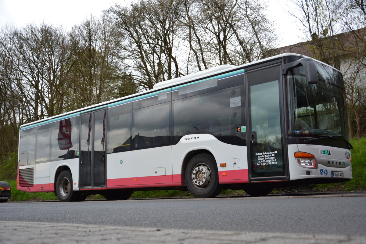 Am 16.04.2016 steht FB-BA 490  Am alten Bahnhof  in Gedern. Aufgenommen wurde ein Setra S 415 NF.
