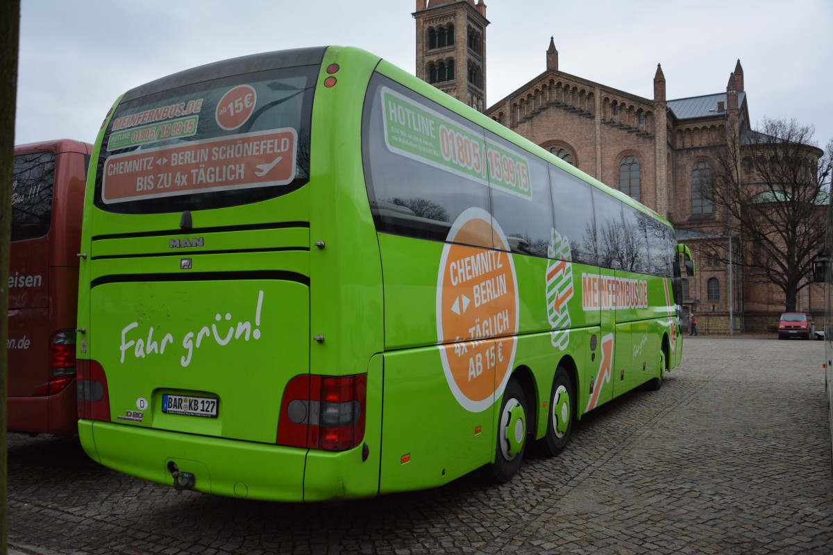 Am 16.12.2014 steht BAR-KB 127 (MAN Lion's Coach) auf dem Bassinplatz in Potsdam.
