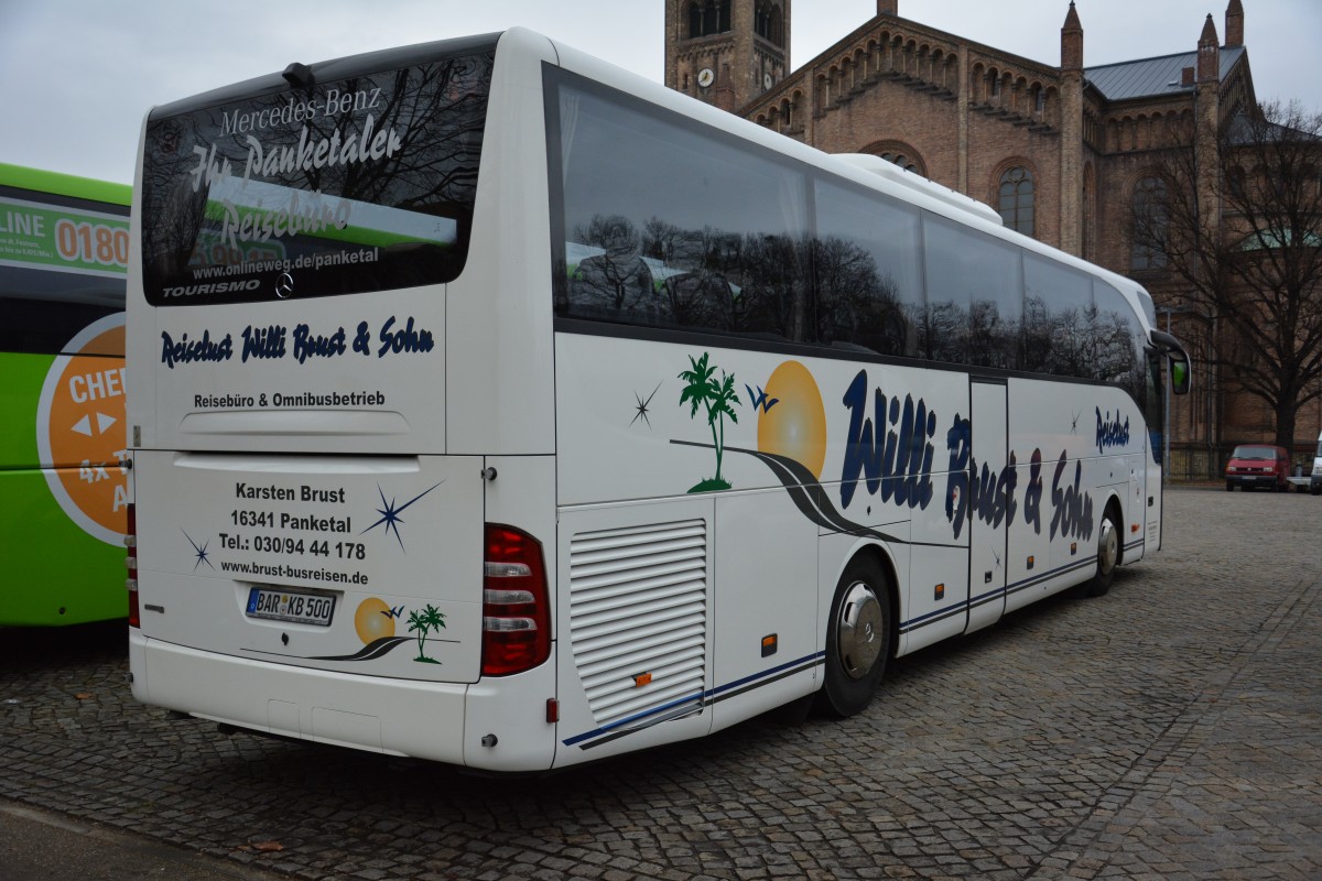 Am 16.12.2014 steht BAR-KB 500 (Mercedes Benz Tourismo) auf dem Bassinplatz in Potsdam.
