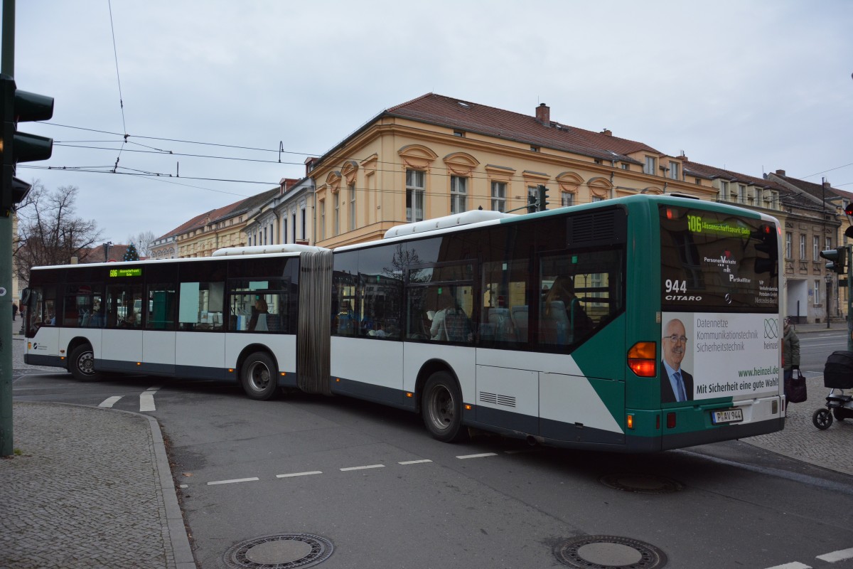 Am 16.12.2014 wurde P-AV 944 (Mercedes Benz Citaro) auf der Linie 606 gesehen. Aufgenommen Potsdam, Luisenplatz.
