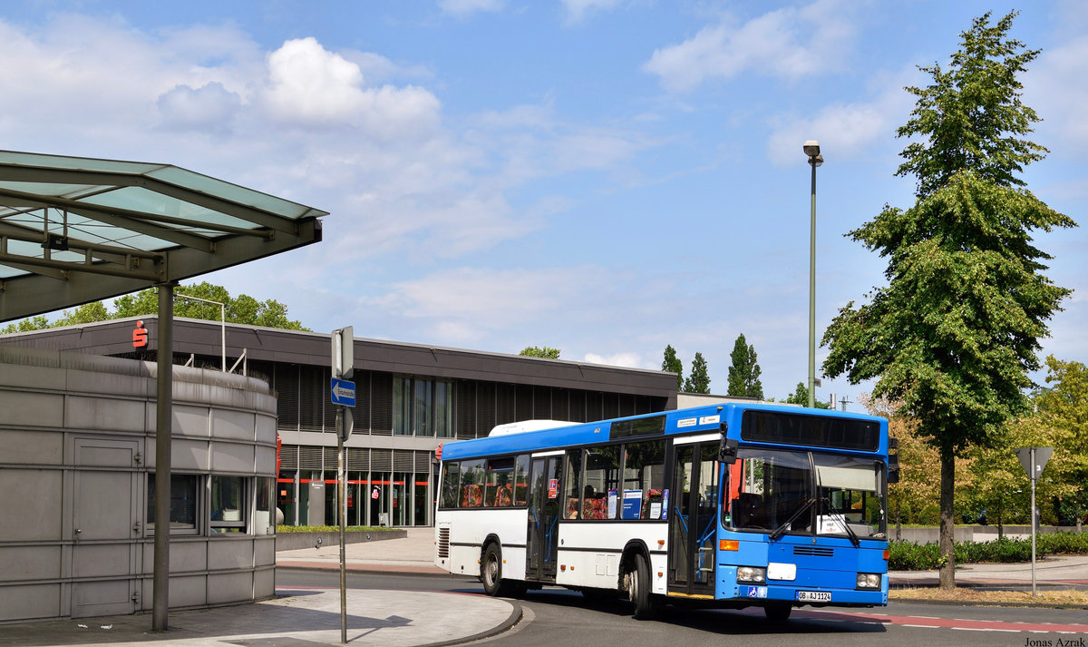 AM 1.8.2019 konnte in Duisburg-Meiderich am Bahnhof der ex.VHH Wagen 0193, der jetzt bei August Jütte im Besitz ist, aufgenommen werden. Unterwegs ist dieses Fahrzeug auf dem SEV DU-Ruhrort bis Oberhausen Hbf.