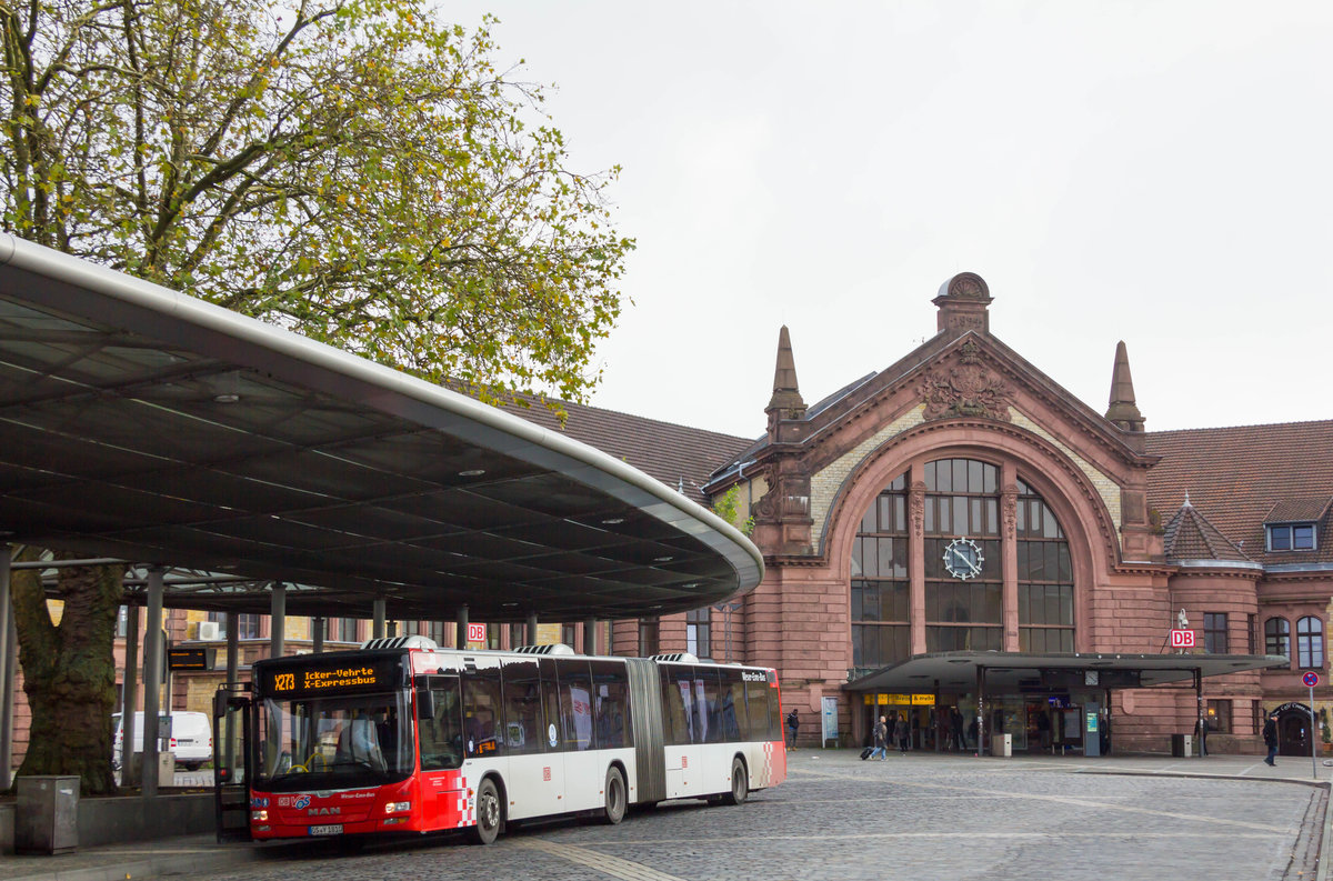 Am 2. November 2017 konnte Wagen 443 vom Weser-Ems-Bus auf der Linie X273 vor dem Osnabrücker Hauptbahnhof fotografiert werden.